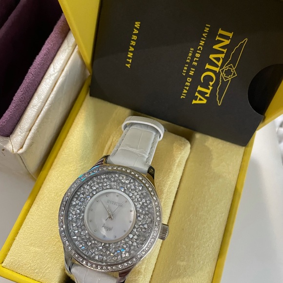 invicta watch in great condition. - Picture 2 of 2